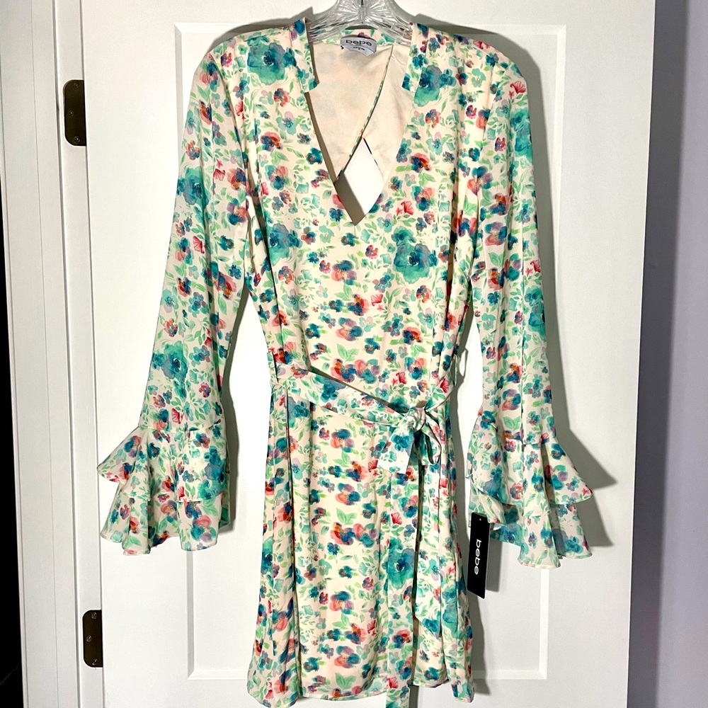 bebe Tiered Ruffle Sleeve Print Dress
